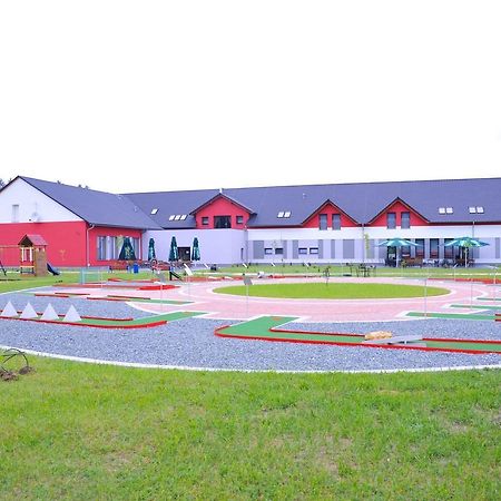 Oswald Arena Hotel Jemielnica Buitenkant foto