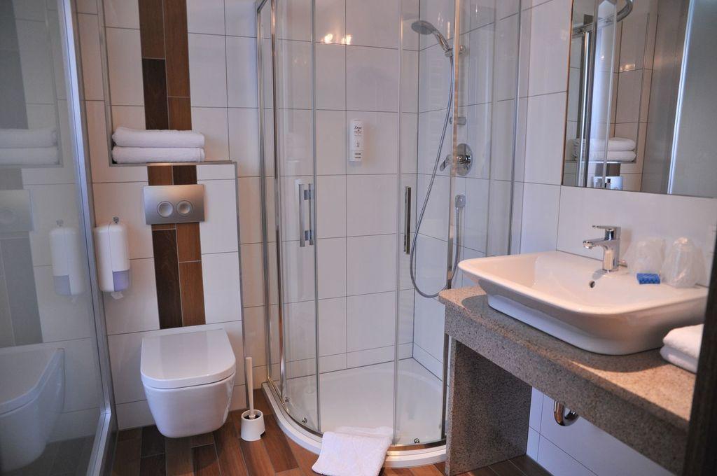 Oswald Arena Hotel Jemielnica Buitenkant foto