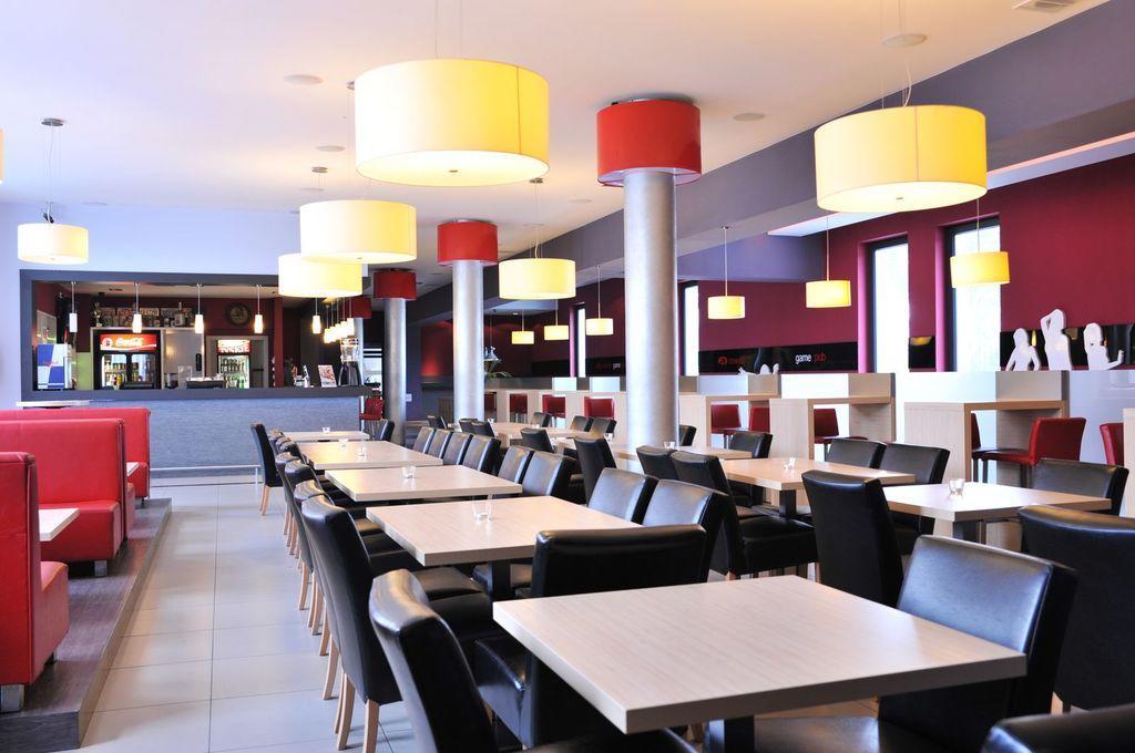 Oswald Arena Hotel Jemielnica Buitenkant foto